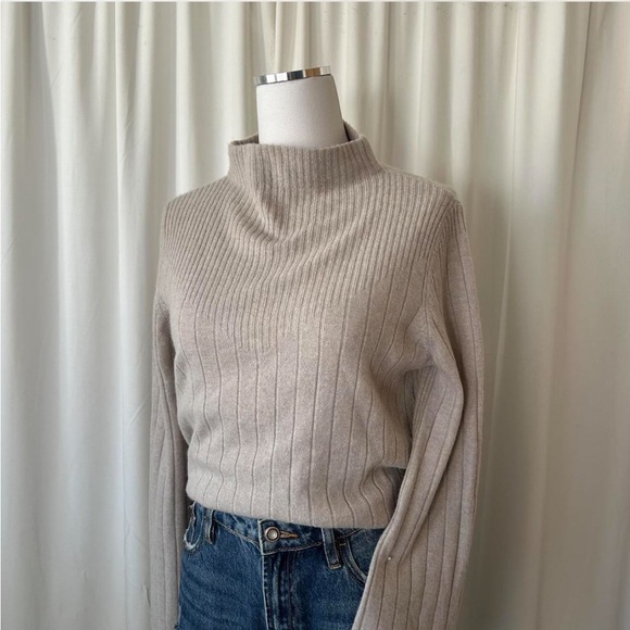 Nanette Lepore 100% 2-ply cashmere mock neck sweater Meduim. - Picture 4 of 8